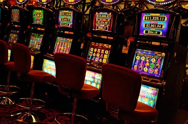 imeislot Casino Hold'em live table with professional dealer and multi-camera broadcast